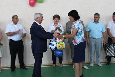 Депутаты поздравили школьников с 1 сентября