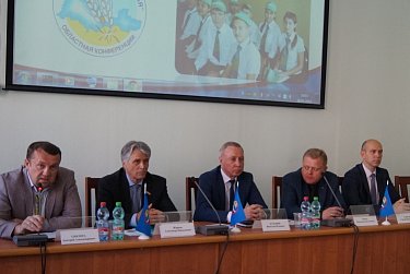 Александр Жарков: «Уже на этапе обучения в школе нужно привить молодежи любовь к сельскому труду»