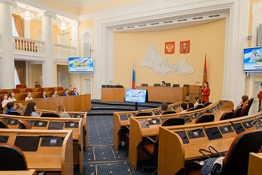 Студенты на экскурсии в областном парламенте