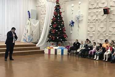 Новогодние подарки от депутатов