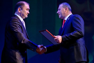 Олег Димов поздравил профсоюзных активистов