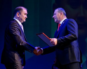 Олег Димов поздравил профсоюзных активистов