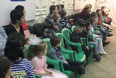 Новый год стучится в двери