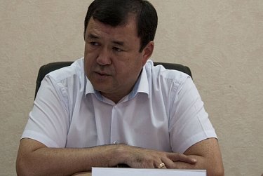 Прием ведет депутат Ермек Алкулов