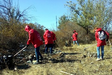 Молодежный «десант» провел экологический субботник