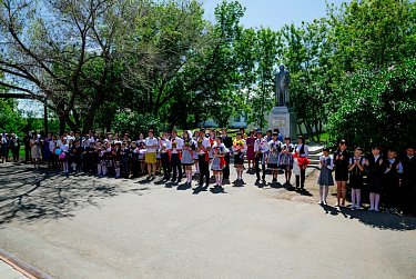 Последний звонок для димитровских школьников