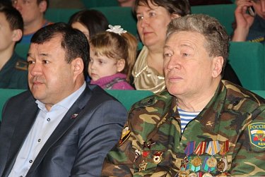 Помним героев