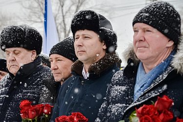 Слава защитникам Отечества!