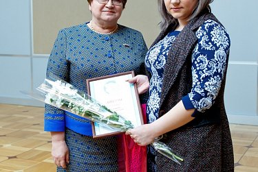 Награды победительницам конкурса «Женщина – героиня и созидательница»