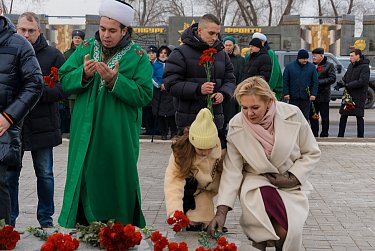 Оренбуржцы почтили память Героев Отечества