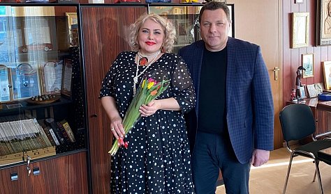 Депутаты поздравляют оренбурженок