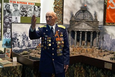 Депутаты ЛДПР поздравили оренбуржцев с Днем Победы