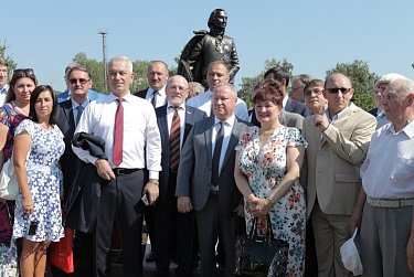 Памятник Гавриилу Державину открыли в родовом селе поэта 