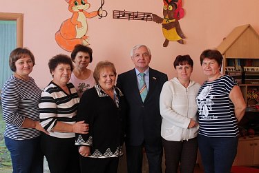 Депутаты поздравляют педагогов Оренбуржья