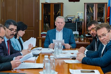 Депутаты будут сообщать о своих заграничных поездках