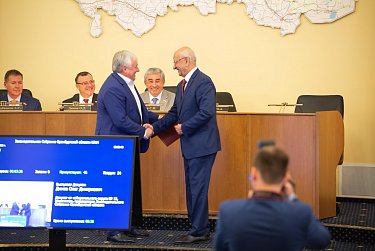 Оренбургские парламентарии рассмотрели более 30 вопросов