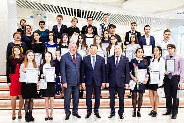 Награждены победители конкурса, посвященного 25-летию Законодательного Собрания
