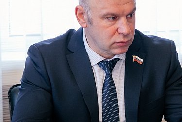 Отвечать запросам времени