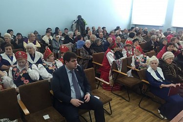 Депутаты возложили цветы к мемориалам воинской доблести