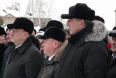 На открытии памятника прославленному земляку
