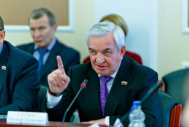 Доступность сотовой связи и Интернета – в центре внимания депутатов