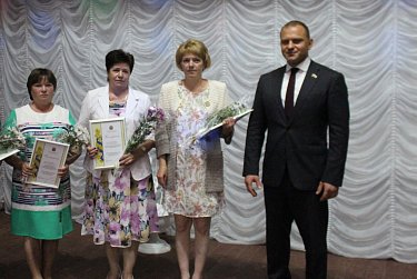 Депутаты поздравили работников социальной защиты населения Оренбуржья