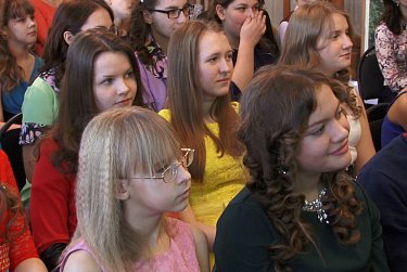 К детворе с подарками