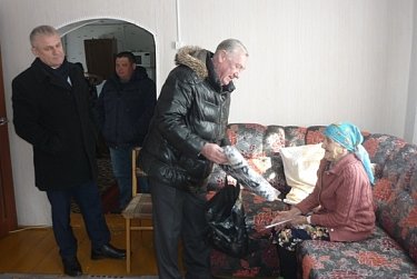 Подарки от депутатов