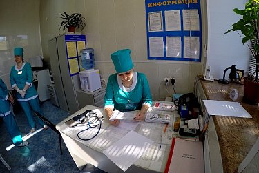 Ермек Алкулов отметил работников узловой больницы Орска