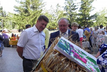 «Азбука молодого гражданина» – подарок от сенатора