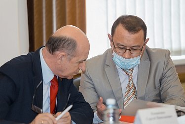 Ремонт школ с повестки не снимается