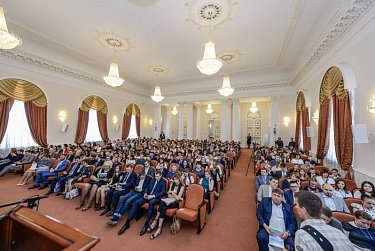 Геннадий Аверьянов: «Оренбургской молодежи небезразлично будущее региона, страны»   