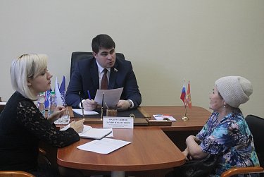Депутаты Законодательного Собрания провели приемы граждан по личным вопросам