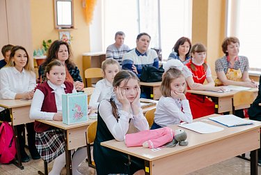 Депутаты оценили работы юных исследователей