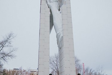 Помним героев