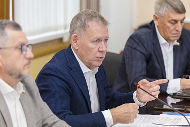 Почему в реке металл?