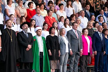 «Золотой бал» собрал выпускников-2023