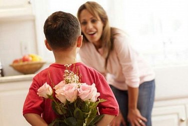 Депутаты отметили достижения женщин в воспитании детей