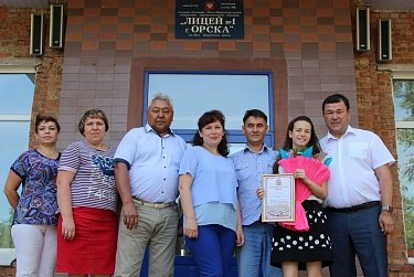 Ермек Алкулов поздравил орскую стобалльницу