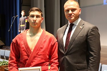Сергей Салмин открыл областной турнир по самбо 