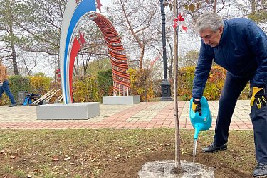 Депутаты вышли на субботник