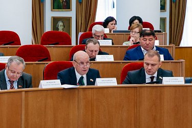 На заседании Законодательного Собрания области