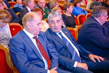 100-летию Октябрьской революции посвящается