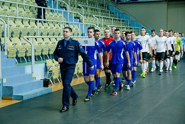 На спортивной площадке - представители ВКС