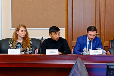 Молодые парламентарии обсудили законопроект о молодежной политике
