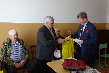 С пожеланиями здоровья и долголетия