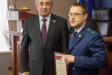 Сергей Грачев поздравил сотрудников и ветеранов органов прокуратуры