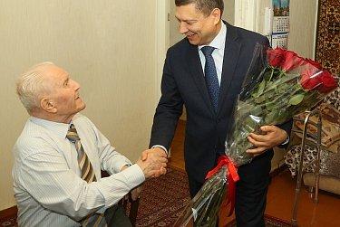 Поздравления фронтовику от депутатов