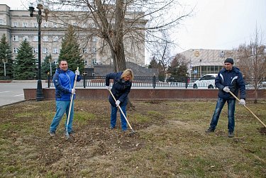 Депутаты на субботнике