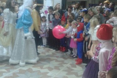 Депутат поздравил малышей